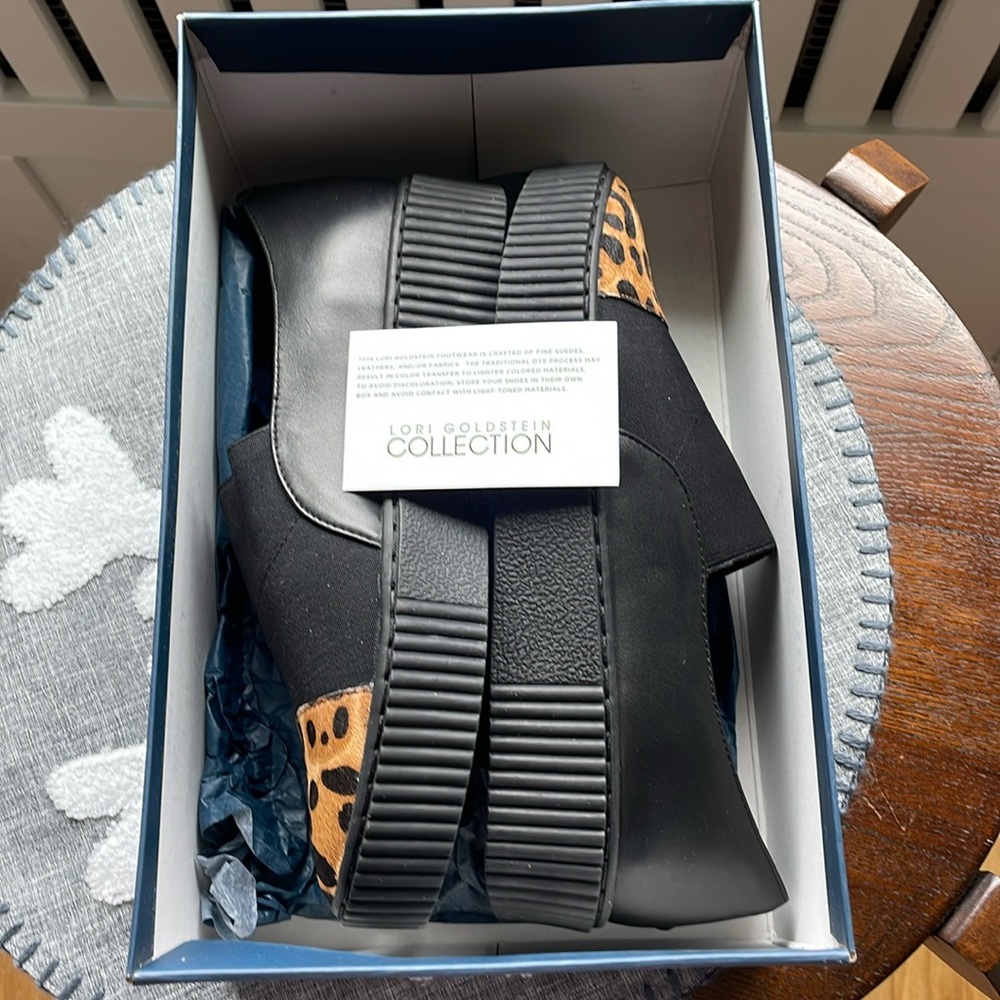 Lori Goldstein Platform Sneakers NWOT in original box - Picture 7 of 8